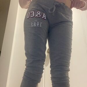 Y2k vintage 2000s Aeropostale capri joggers in perfect condition!!